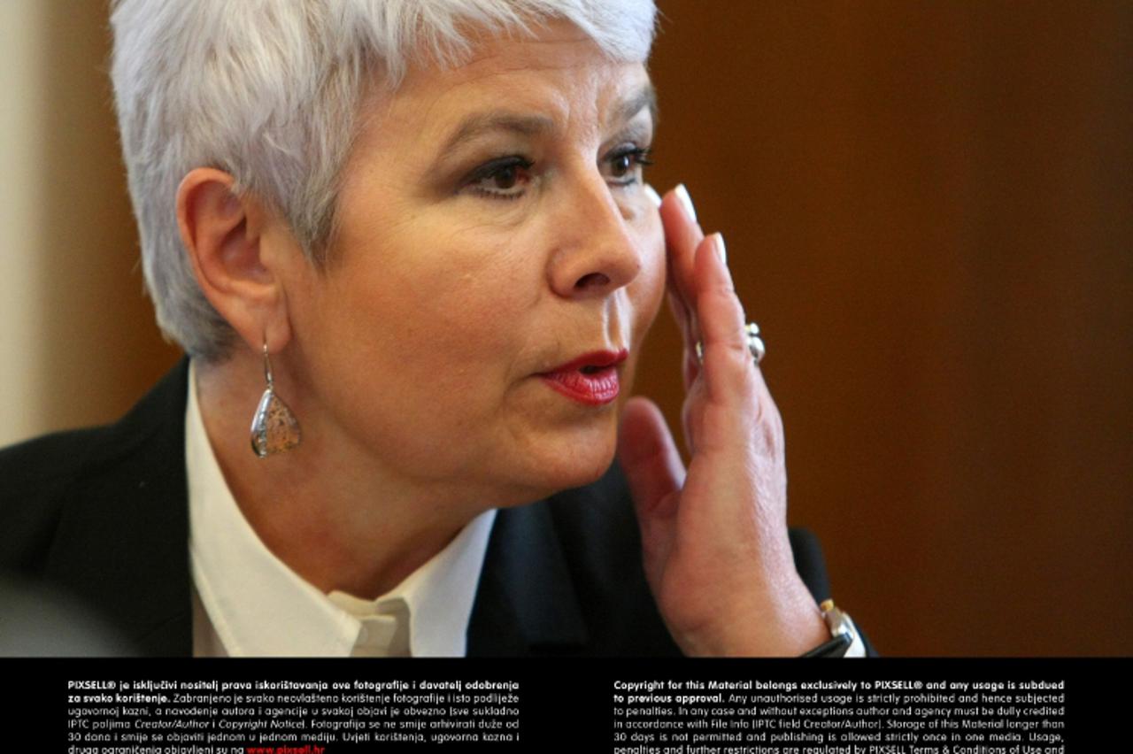 '18.04.2013., Zagreb - Jadranka Kosor sazvala izvanrednu konferenciju za medije nakon odluke Predsjednistva stranke da od danas vise ni sluzbeno nije clanica stranke kojoj je bila na celu.  HDZ-ov sud