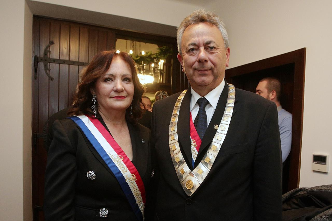 21.11.2015., Zagreb - U Viteskoj dvorani Druzbe Brace hrvatskog zmaja nad Kamenitim vratima odrzana svecanost blagoslova kule. Photo: Zarko Basic/PIXSELL