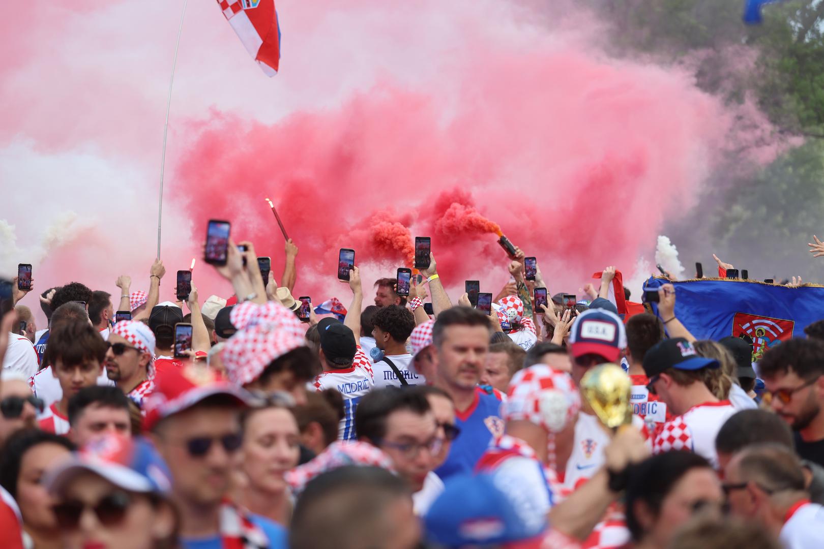 HRT je izvijestio kako ne bi trebalo biti odgode utakmice zbog nevremena te da su organizatori zaprimili obavijest kako više nema sigurnosnih rizika, unatoč ranijim zabrinutostima zbog mogućih grmljavinskih oluja i strogih sigurnosnih protokola koji se primjenjuju u Kanadi i SAD-u.