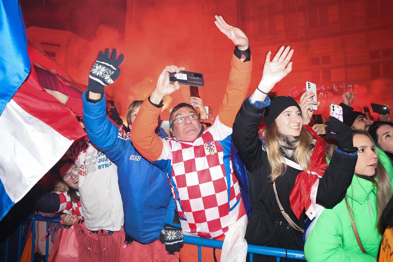 Zagreb: Vatreni stigli na trg