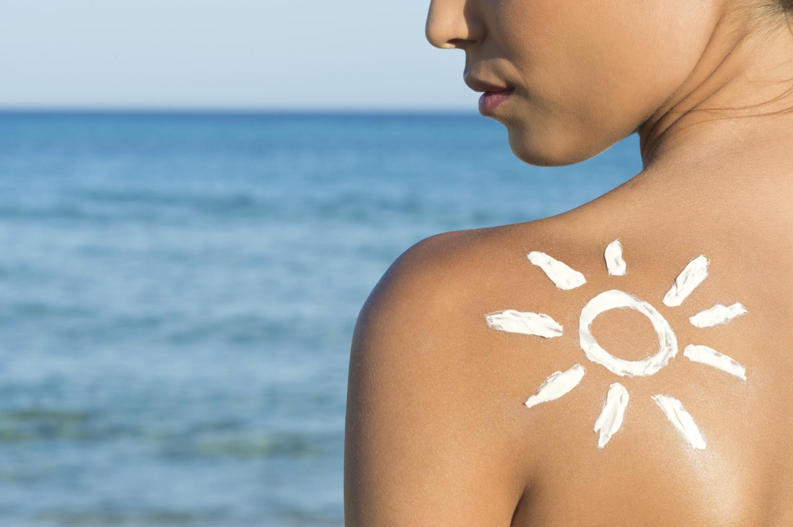 Mnogi ne nanose dovoljno kreme za sunčanje, pokazali su podaci Britanskog udruženja dermatologa. Područja vrata i ušiju, primjerice, često ostanu nezaštićena pa treba obratiti pozornost na to. Stručnjaci savjetuju da bi u jednom nanošenju kreme trebalo iskoristiti količinu koja je jednaka koja stane u šest jušnih žlica. 