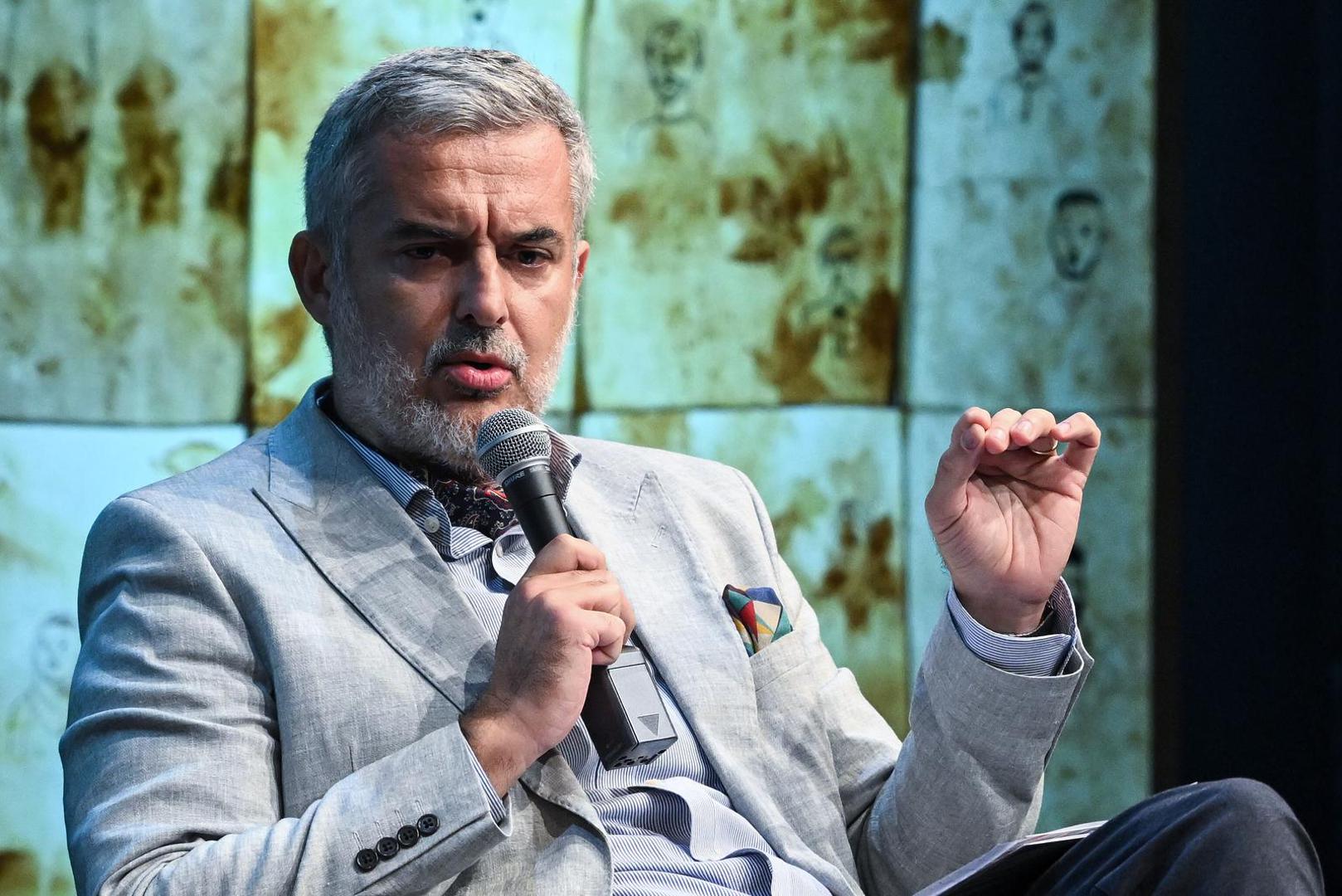 Danas, više od desetljeća kasnije, Raspudić je jedan od istaknutijih saborskih zastupnika Mosta, poznat po oštrim raspravama, retoričkoj preciznosti i spremnosti da iznese stavove koji često izazivaju burne reakcije.