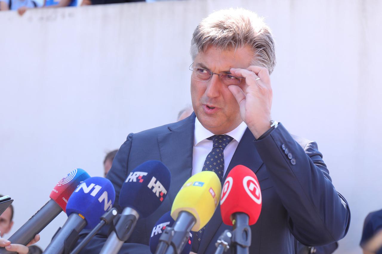 Premijer Andrej Plenković obratio se medijima u Supetru na Braču