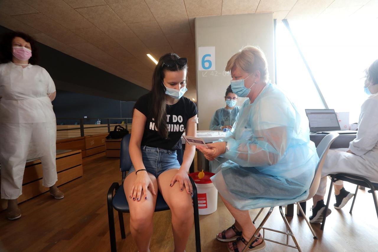 Rijeka: Cijepljenje djece od 12 do 16 godina protiv koronavirusa u dvorani Zamet