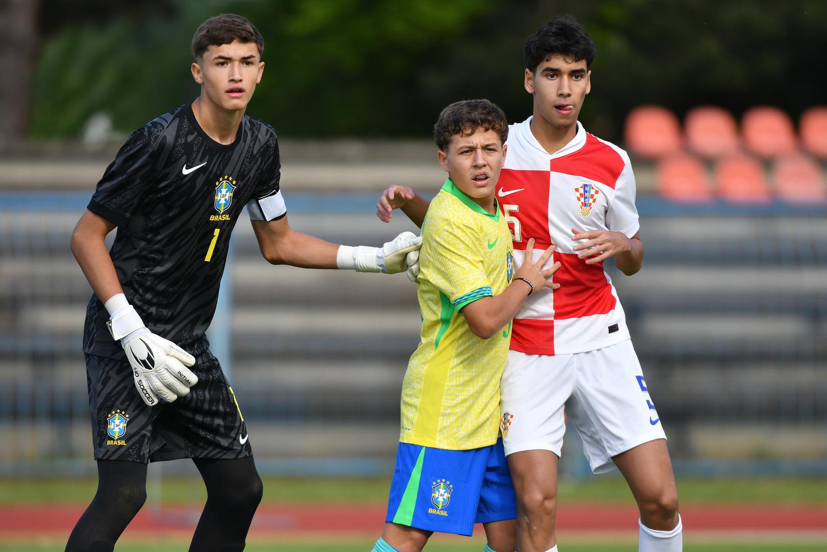 Na otvaranju 8. Memorijalnog turnira "Vlatko Marković" u Čakovcu, hrvatska U-15 reprezentacija snage je odmjerila s vršnjacima iz Brazila. Iako su mladi Vatreni poraženi, utakmicu je obilježio debi Matheusa Eduarda Da Silve, sina proslavljenog Eduarda.