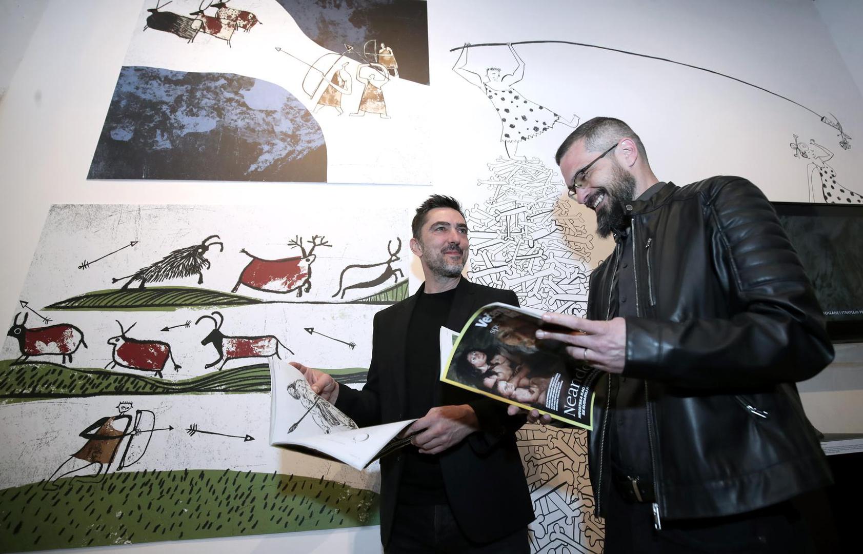 14.04.2022., Zagreb - Pod Zidom 12, galerija Cloverfeild. Otvaranje izlozbe Neandretalci. Zamjenik glavnog urednika Vecernjeg lista Mislav Simatovic zavrsnim je govorom sluzbeno proglasio izlozbu otvorenom. Mislav Simatovic i Marin Penavic. Photo: Sanjin Strukic/PIXSELL
