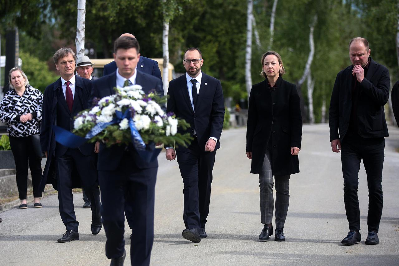 Zagreb: Povodom Dana Europe i pobjede nad fašizmom na Mirogoju položeni vijenci 