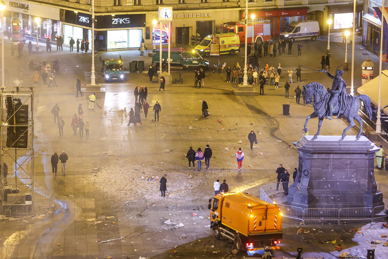 03.02.2025., Zagreb - Svecani docek hrvatske rukometne reprezentacije u Zagrebu nakon osvojenog drugog mjesta na Svjetkom prvenstvu. Radnici cistoce ciste Trg bana Josipa Jelacica nakon odlaska navijaca. Photo: Luka stanzl/PIXSELL