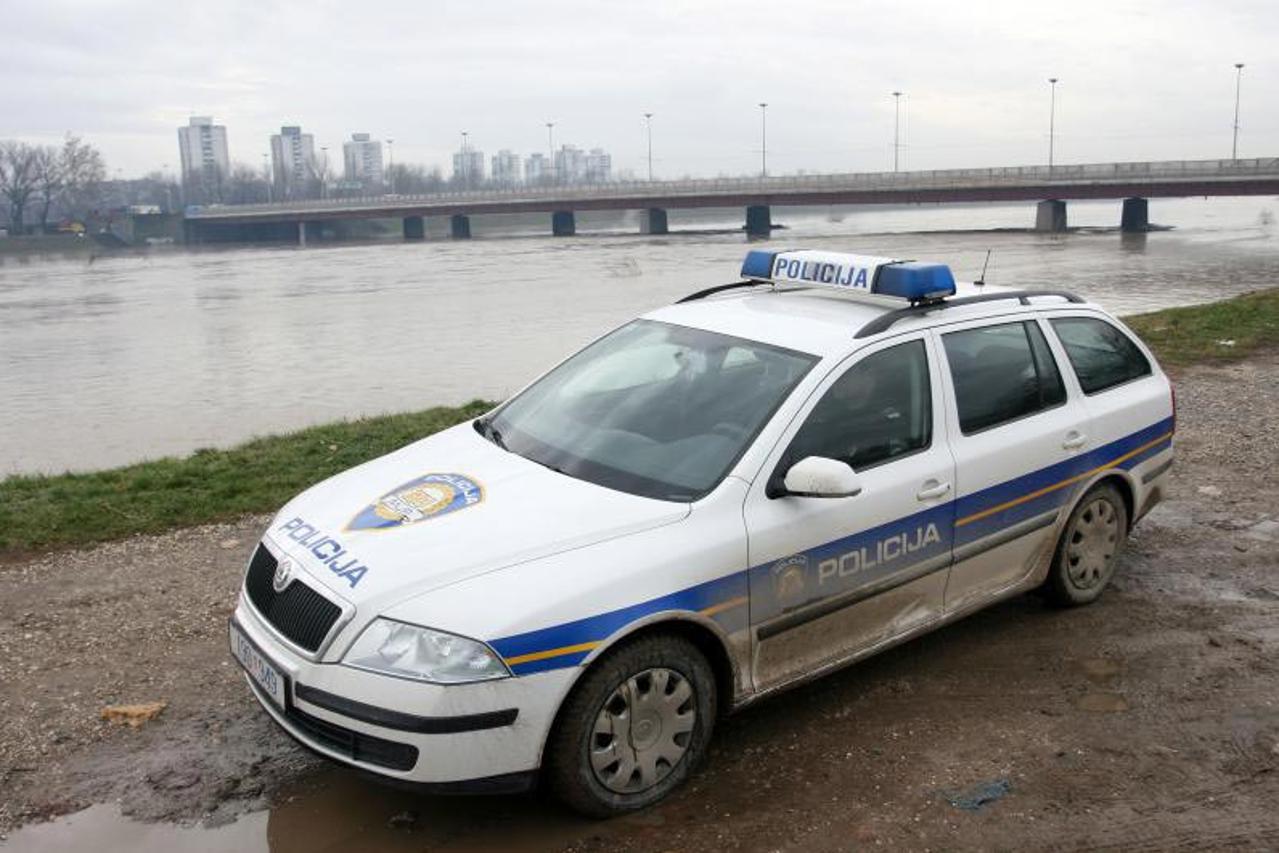 policija