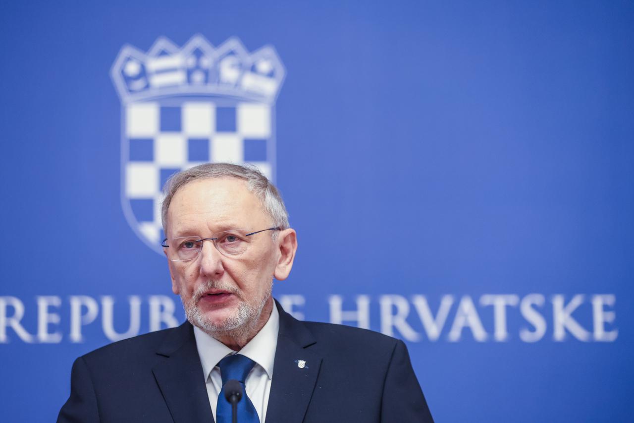 Zagreb: Davor Božinović dao izjavu medijima nakon sastanka parlamentarne većine