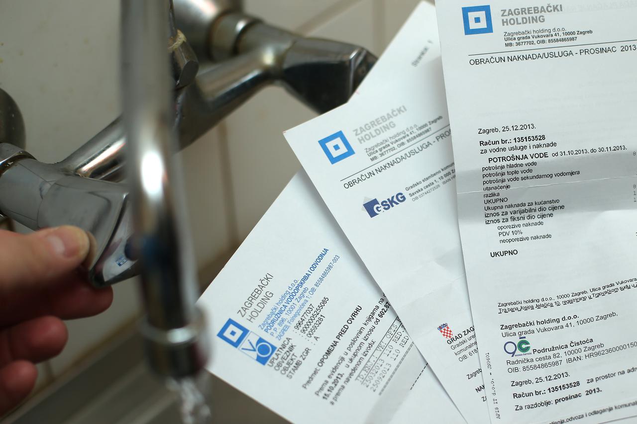 06.02.2014., Zagreb - Za kucanstva ce od veljace poskupiti voda prema odluci Vlade, u osnovnu cijenu kubika pitke vode od ove godine povecane su stavke za koristenje i zastitu voda, i to s 0,80 i 0,90 lipa na 1,35 kuna. Ilustracija. Photo: Sanjin Strukic/