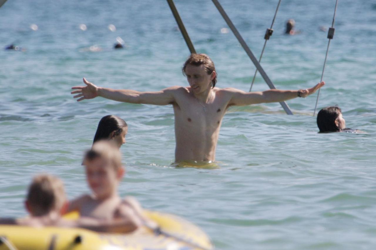 Zaton: Luka Modri? zadnje dane godišnjeg odmora provodi na kupanju 