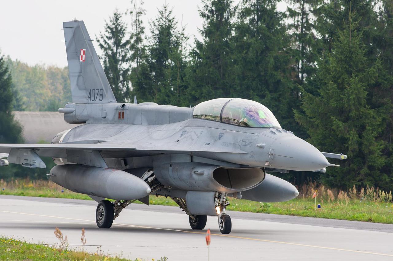 Krzesiny: Poljski skija?- skaka? i olimpijski prvak Kamil Stoch leti u F-16