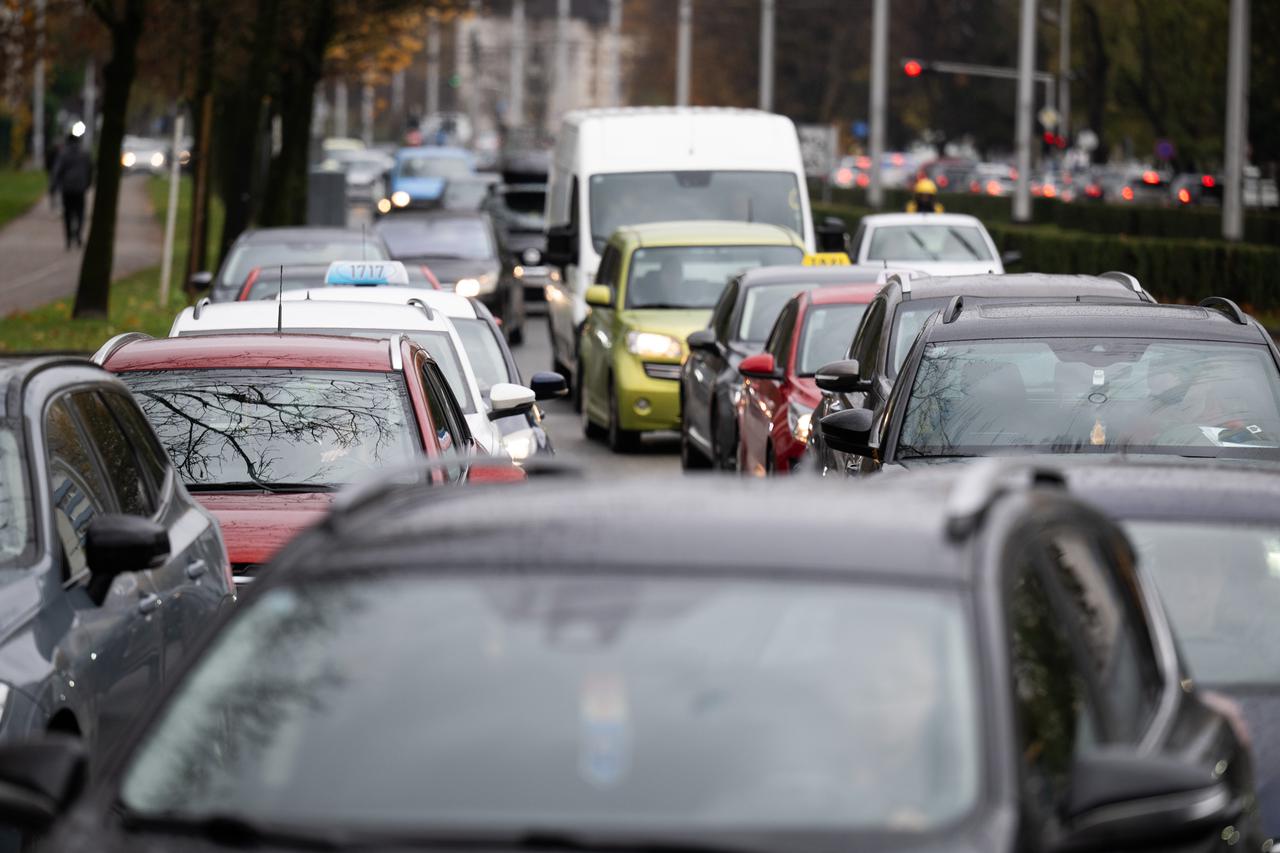 Zagreb: Prometna gužva stvara se na križanju Horvaćanske i Selske