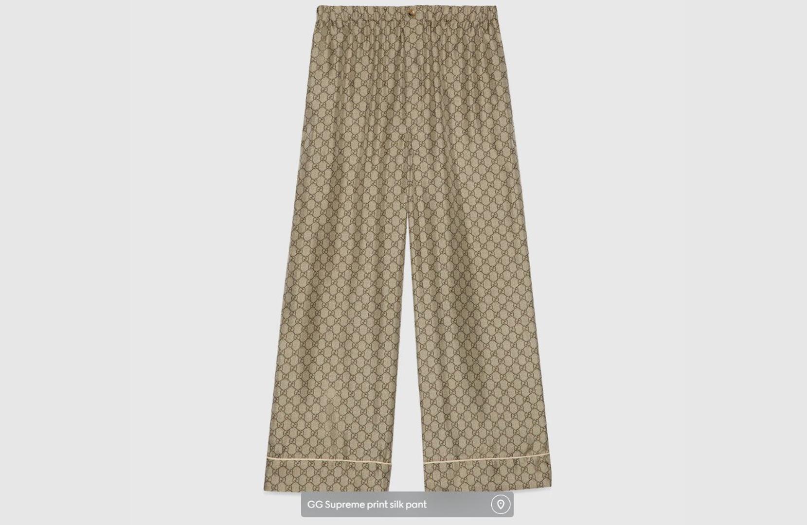 Nosila je hlače GG Supreme Print Silk Trouser, čija je službena cijena oko 1300 eura, te odgovarajuću košulju Gucci GG Supreme Print Silk. Za košulju je na službenoj stranici brenda navedena cijena od 2200 dolara, odnosno približno 1900 eura.