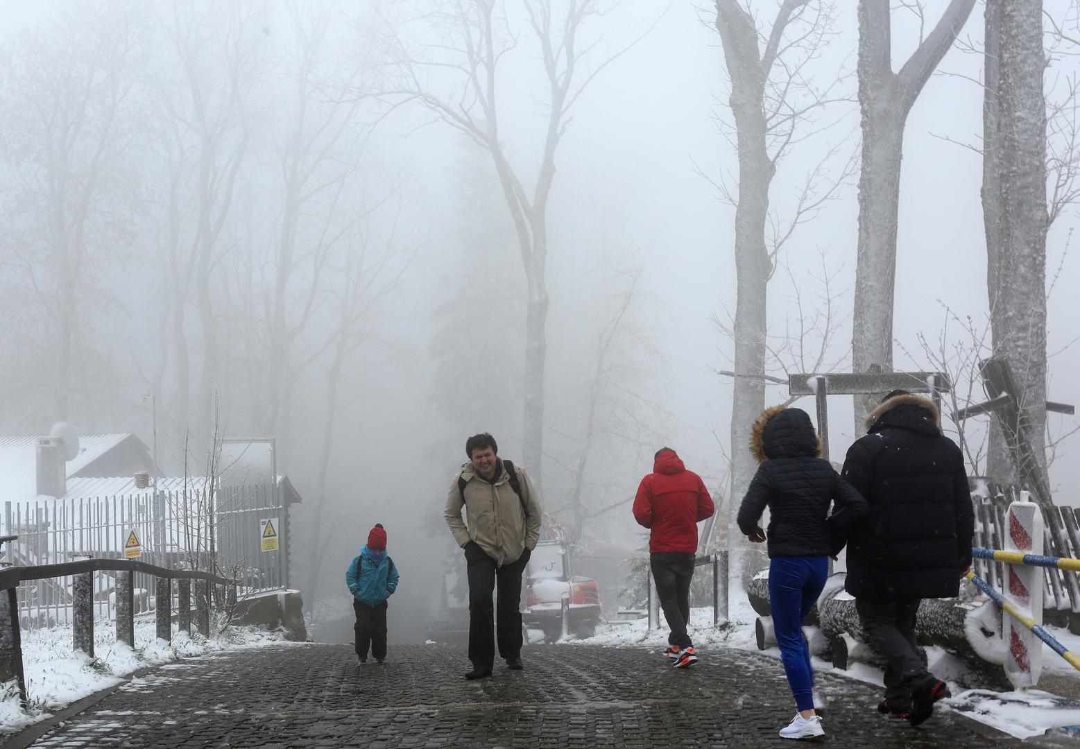 Na zagrebačkom Sljemenu temperatura se spustila ispod ništice i zabijelio je snijeg