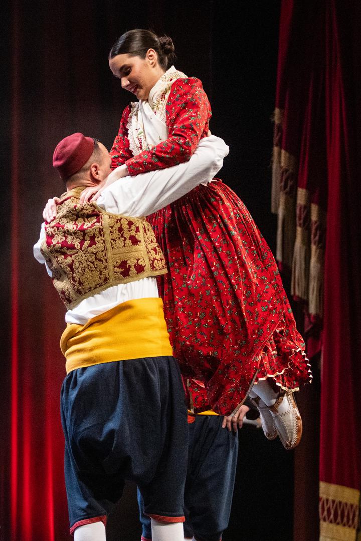 Osim kultnog "Linđa", na repertoaru su im se našli plesovi i pjesme iz svih krajeva Hrvatske