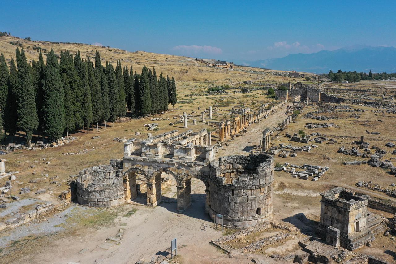 T?RKIYE-DENIZLI-HIERAPOLIS-SCENERY