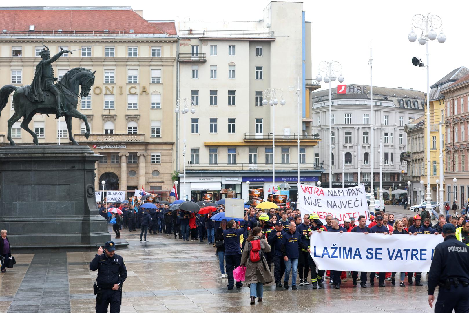 03.05.2024., Zagreb - Koordinacija sindikata i udruga profesionalnih vatrogasaca organizirala je prosvjed vatrogasaca na Trgu sv. Marka.  Photo: Sanjin Strukic/PIXSELL