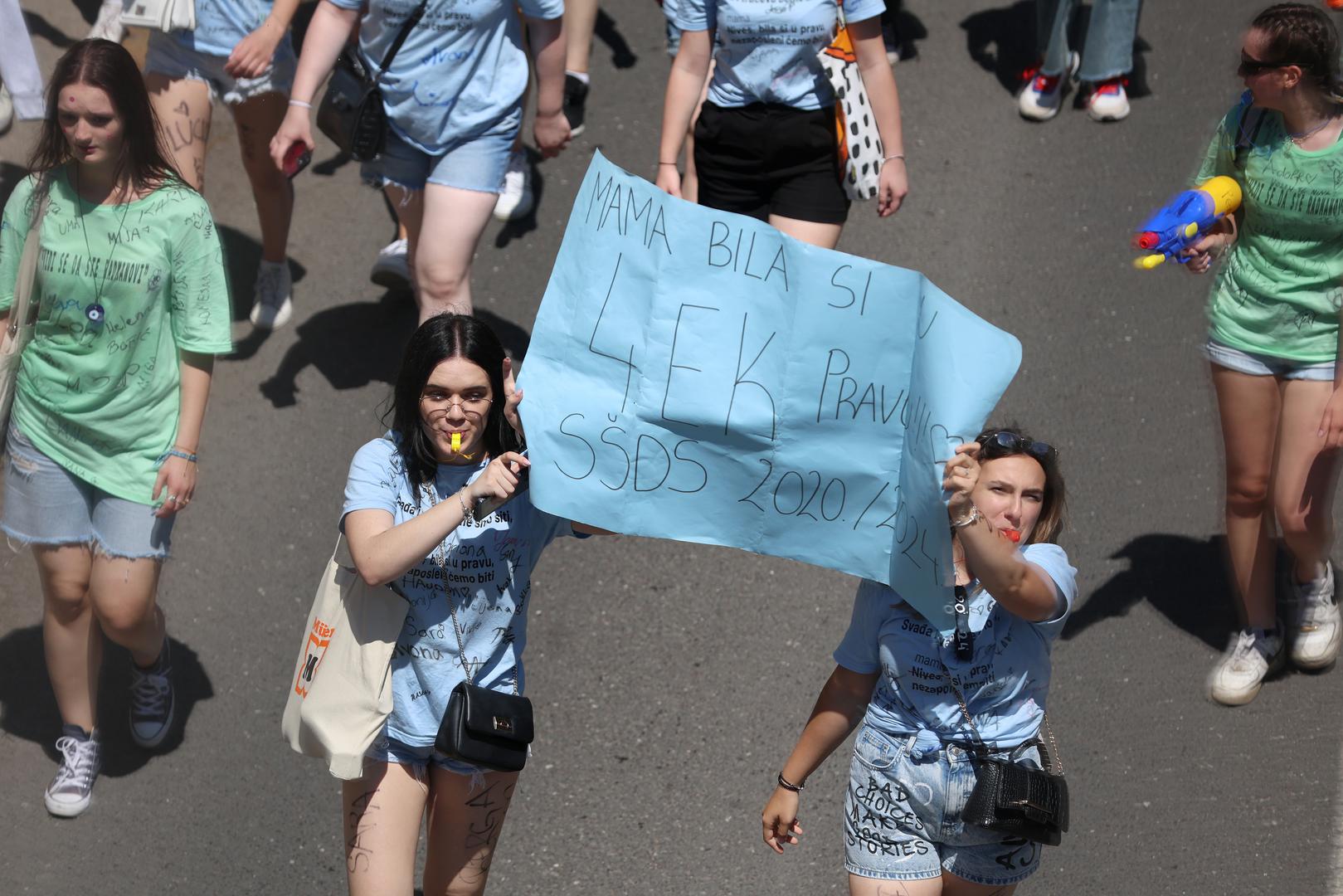24.05.2024., Zagreb - Zagrebacki maturanti u povorci idu prema Bundeku gdje ce obiljeziti kraj srednjoskolskog obrazovanja. Photo: Sanjin Strukic/PIXSELL
