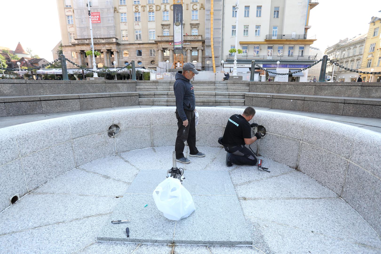 07.09.2021., Zagreb - Mandusevac je jutros prolaznike docekao prazan. Nije u pitanju kvar nego su radnici poceli pripremu zagrebackih fontana za zimu i temeljito pregledavaju sve instalacije. Photo: Patrik Macek/PIXSELL