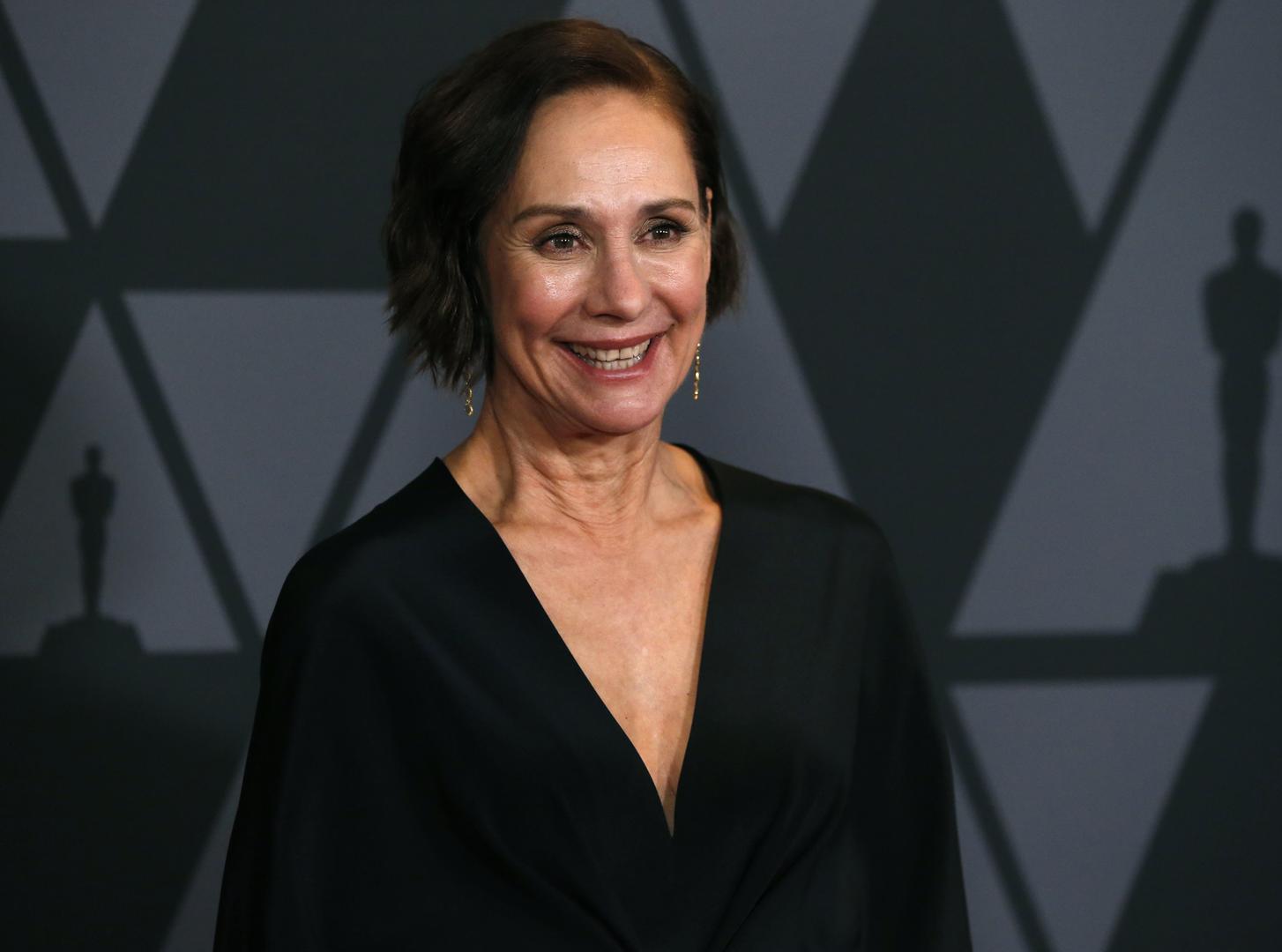 Zanimljivo je da je Laurie treća glumica iz ove serije koja se također pojavljuje u hvaljenoj seriji "Teorija velikog praska". 