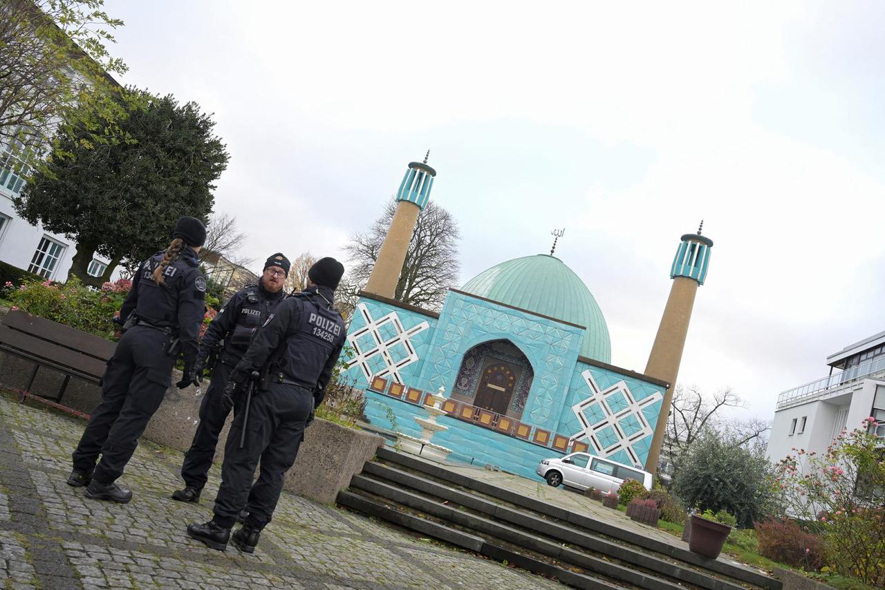 German interior ministry conducts searches of Islamic centers