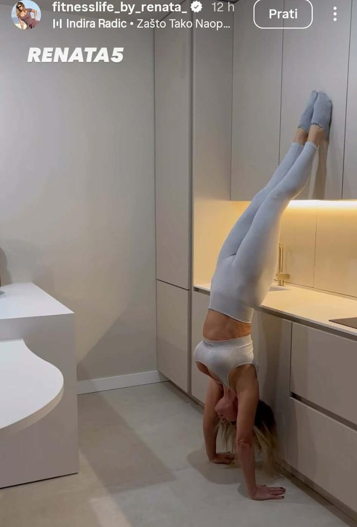 Njezinim pratiteljima ovakvi prizori nisu novost. Stoj na rukama postao je zaštitni znak Renate, a često ga izvodi na najrazličitijim lokacijama, od pješčanih plaža ljeti do drugih neočekivanih mjesta.