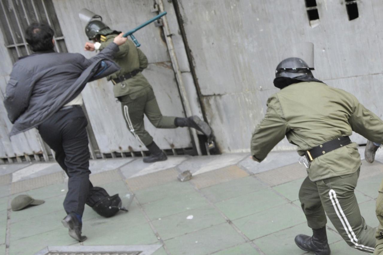 Rat na ulicama Teherana