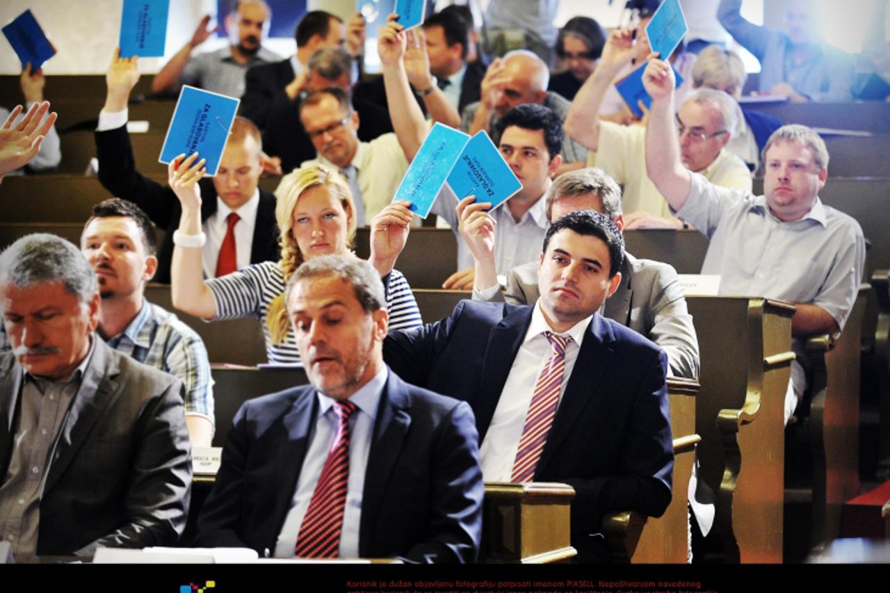 '20.07.2010., Zagreb - Izvanredna sjednica u Gradskoj skupstini zbog dogadjaja u Varsavskoj ulici.Milan Bandic, Davor Bernardic. Photo: Antonio Bronic/PIXSELL'