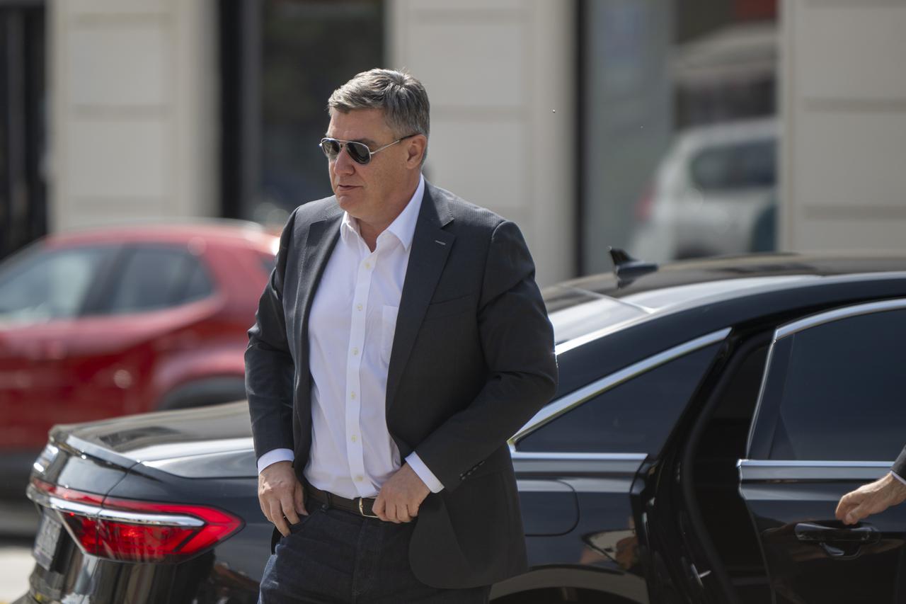 Varaždin: Zoran Milanović posjetio je novoobnovljenu gradsku vijećnicu uz gradonačelnika Nevena Bosilja