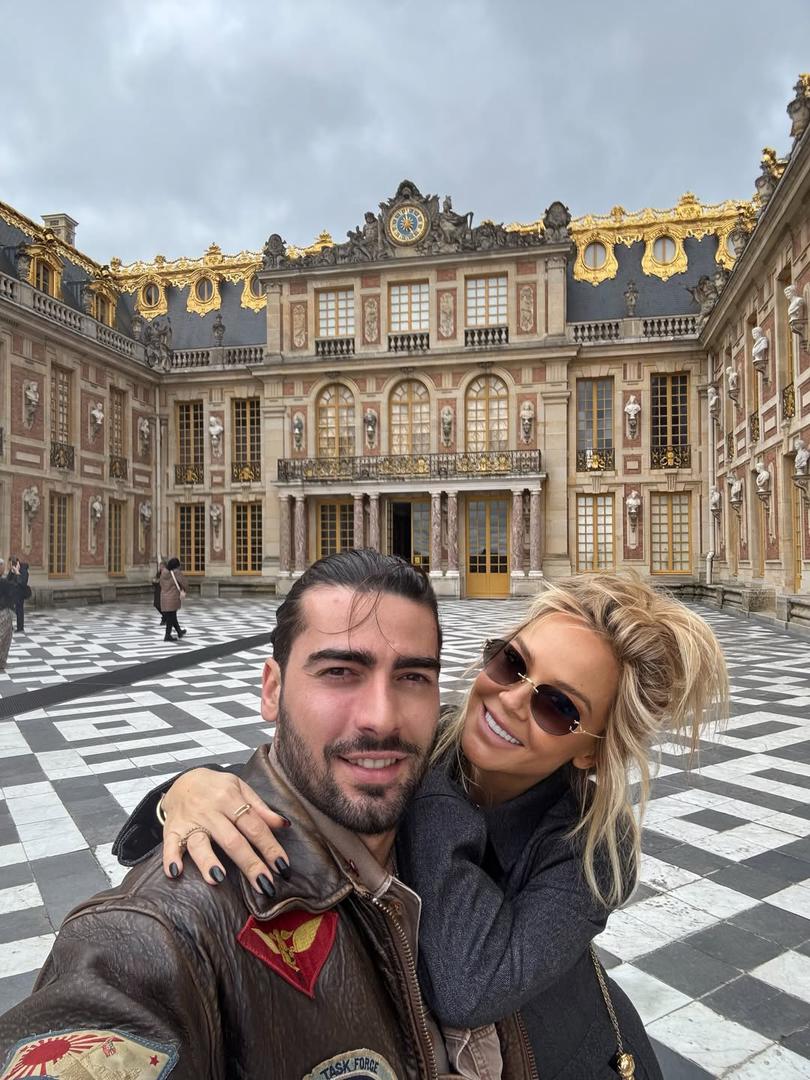 Popularna pjevačica i poduzetnica Maja Šuput na društvenim mrežama javila se iz Pariza te pokazala kako uživa sa svojim partnerom Šimom Elezom.