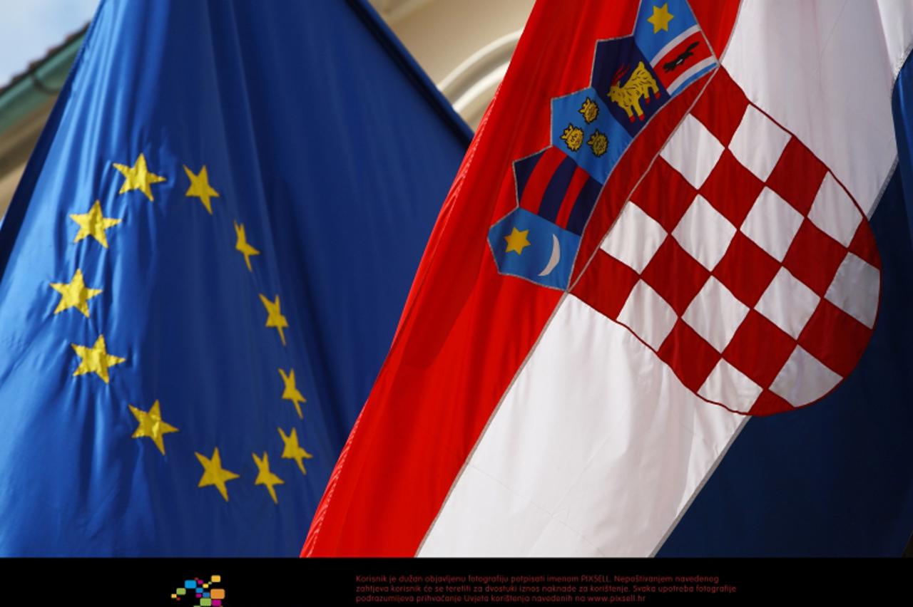'04.05.2012., Zagreb - Zastava Europske unije i Hrvatska zastava na institucijskim zgradama na Markovom trgu, ilustracija.  Photo: Tomislav Miletic/PIXSELL'