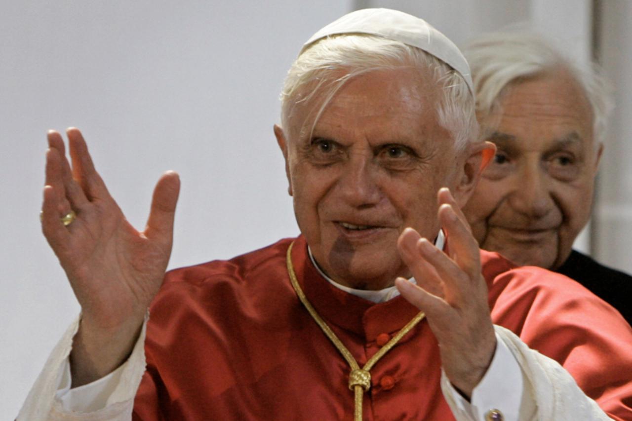 'Pope Benedict XVI gestures as his elder brother Georg Ratzinger (R) looks on in Marktl\'s St Oswald Church 11 September 2006. Pope Benedict XVI visited the town of his birth as part of his six-day vi