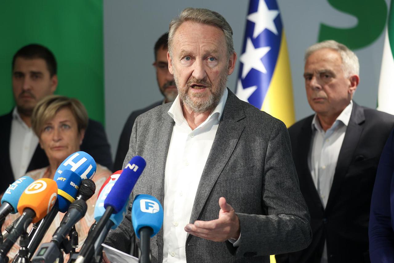 Sarajevo: Konferencija za medije predsjednika SDA Bakira Izetbegovića