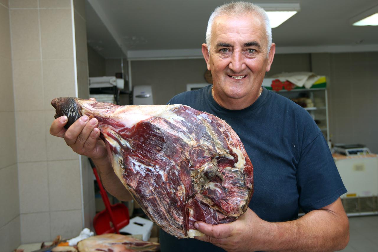 Brištane: Drago Pletikosa, predsjednik Udruge proizvođača drniškog pršuta