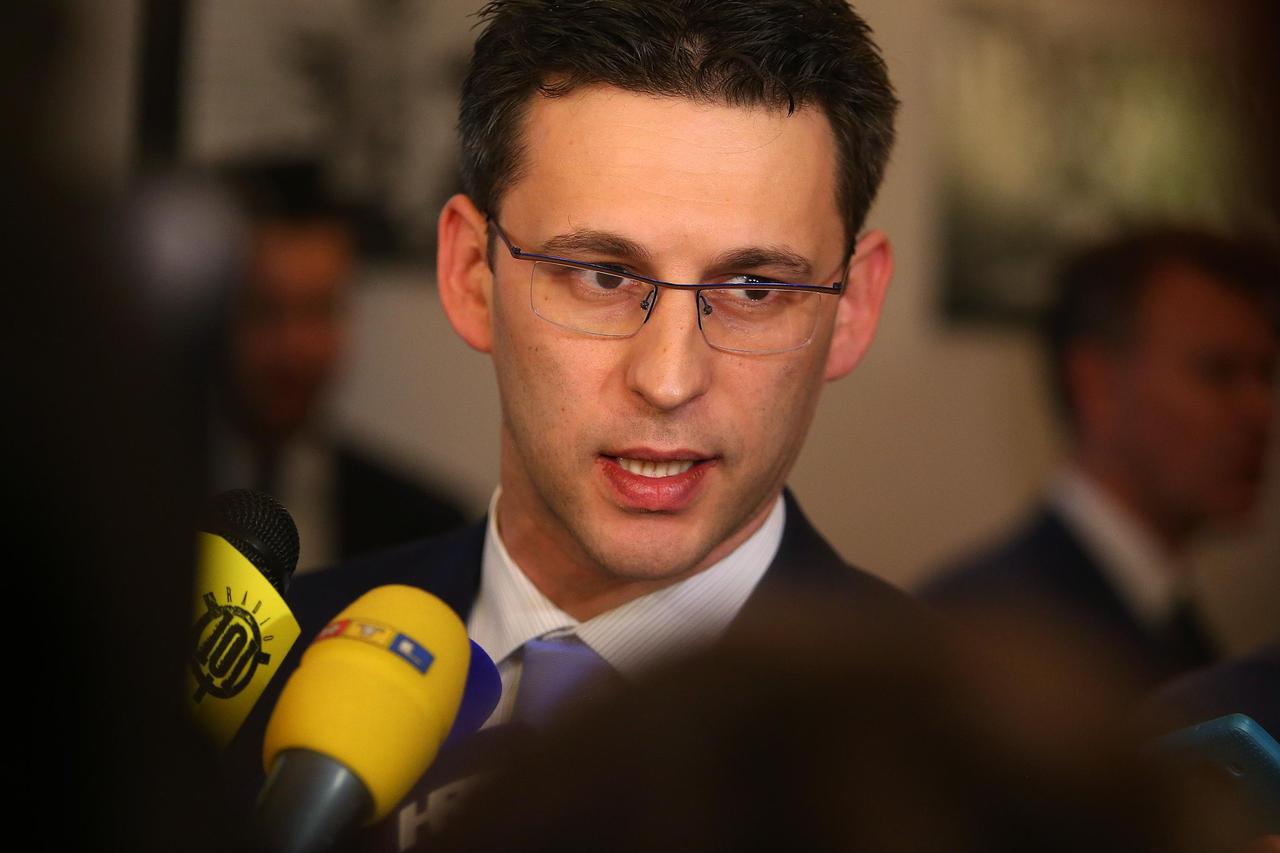 Božo Petrov