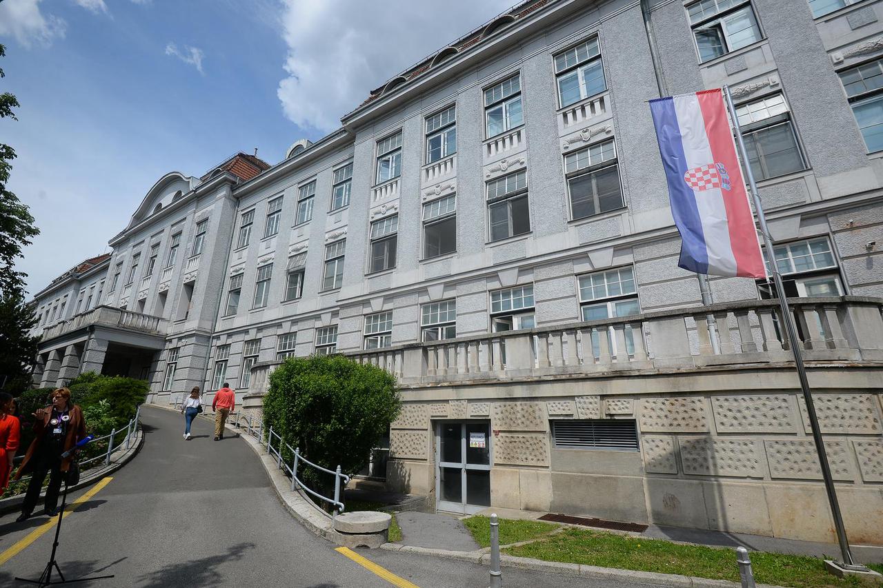 Zagreb: Primopredaja inkubatora kupljenih u sklopu akcije "Vratimo Palčiće u Petrovu"