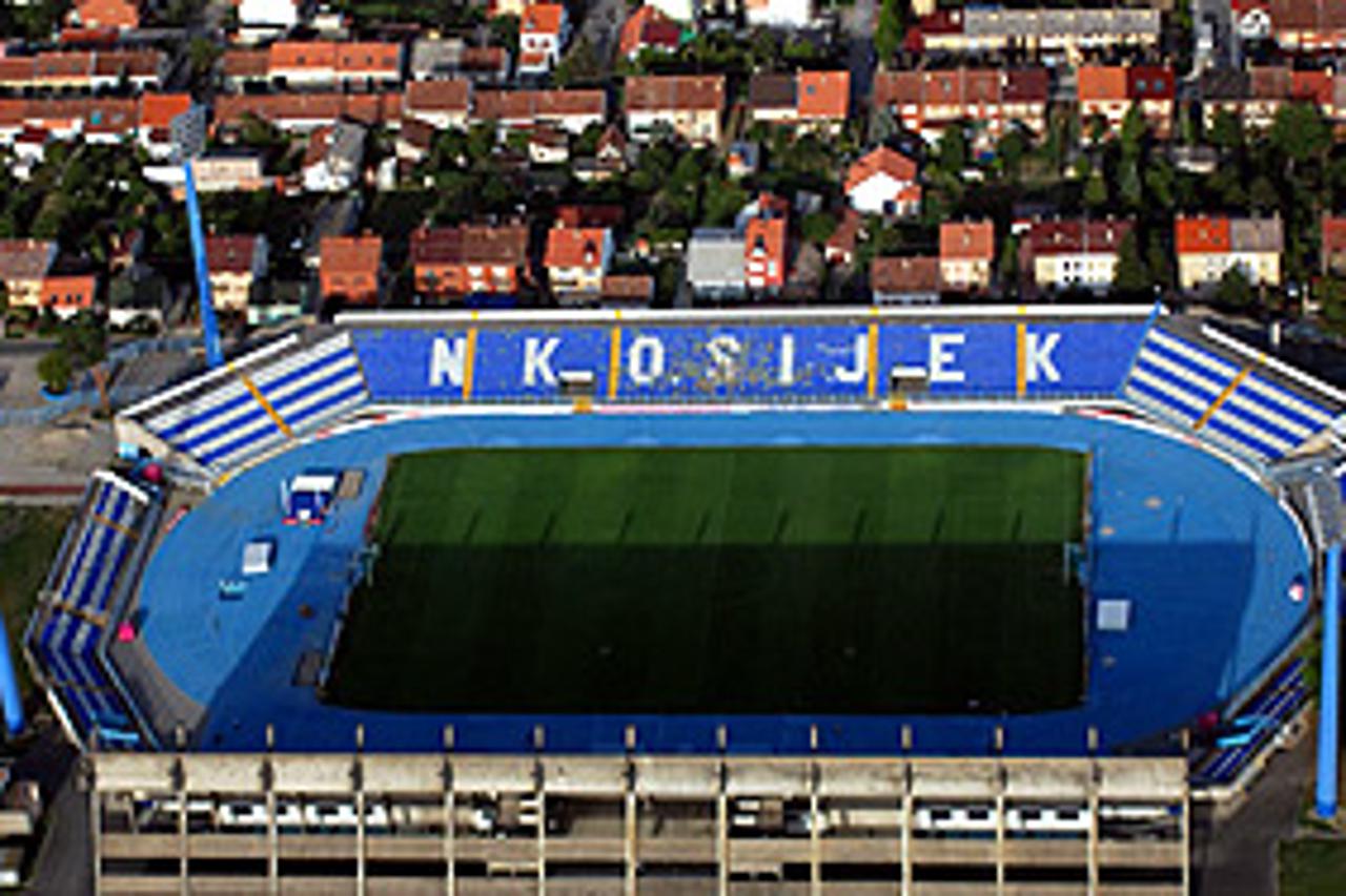 U trideset godina od izgradnje stadiona na zapadnoj su tribini rađeni tek 'kozmetički' zahvati