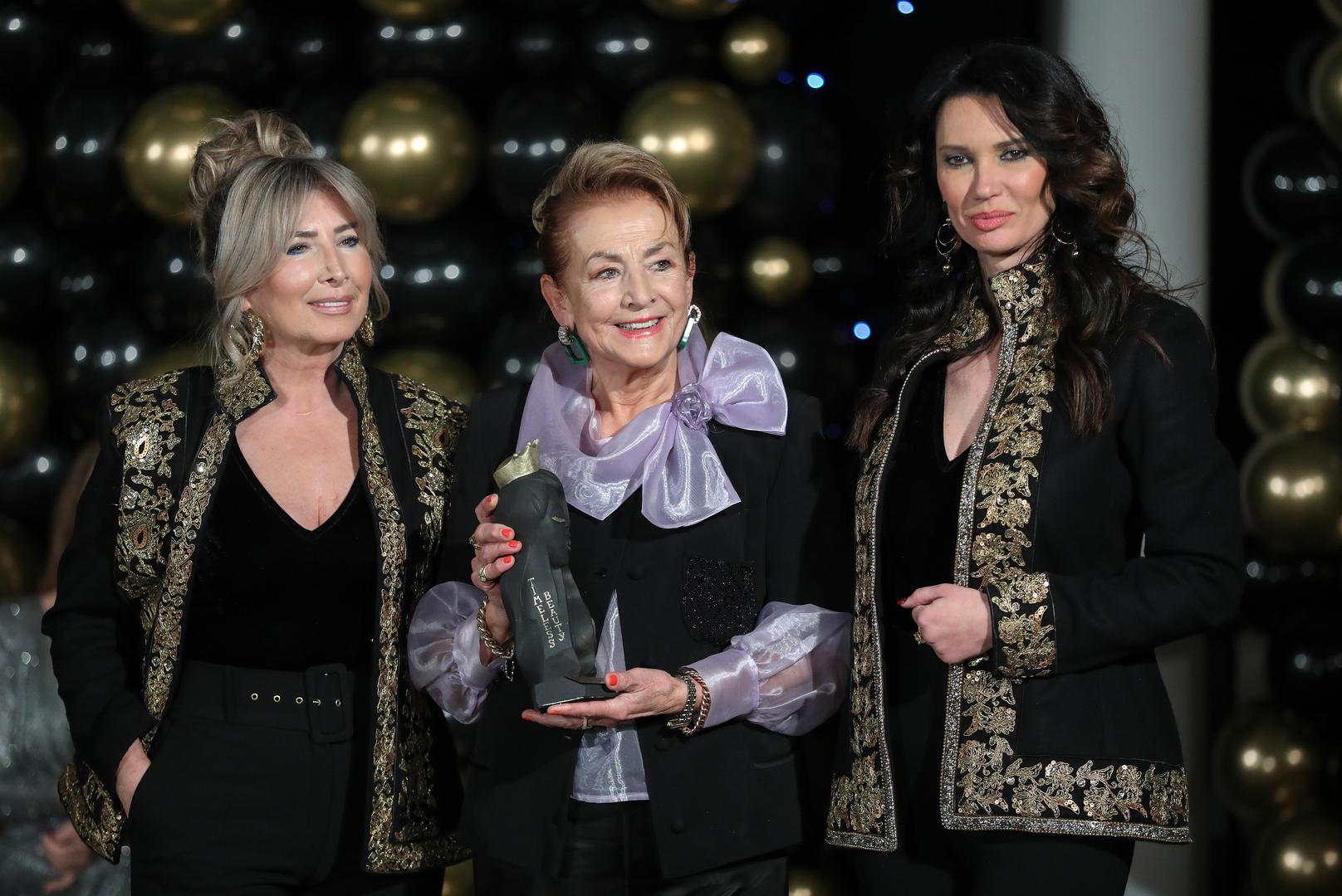 Posebno je potresna činjenica da je samo nekoliko tjedana prije nje preminuo njezin suprug Ivica. Umro je 12. kolovoza 2026., a Ksenija je tako u vrlo kratkom razdoblju ostala bez čovjeka kojeg je desetljećima opisivala kao svoj životni oslonac i "korektiv".
