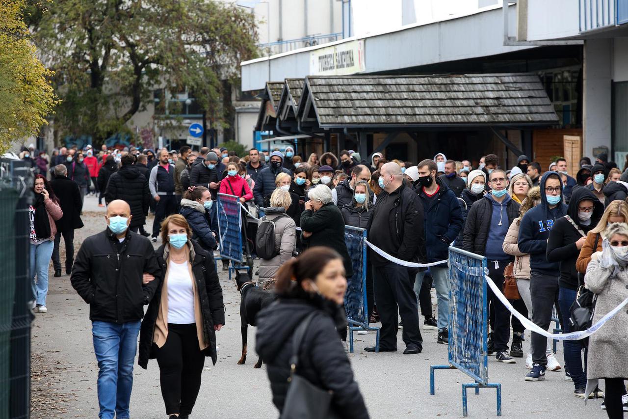 Velike gužve za cijepljenje na Zagrebačkom Velesajmu
