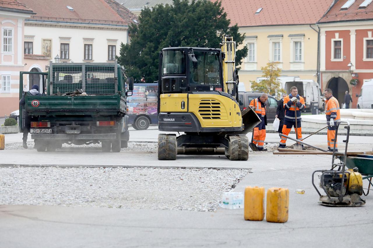Zagreb: Radnici na Kaptolu saniraju asfaltni sloj