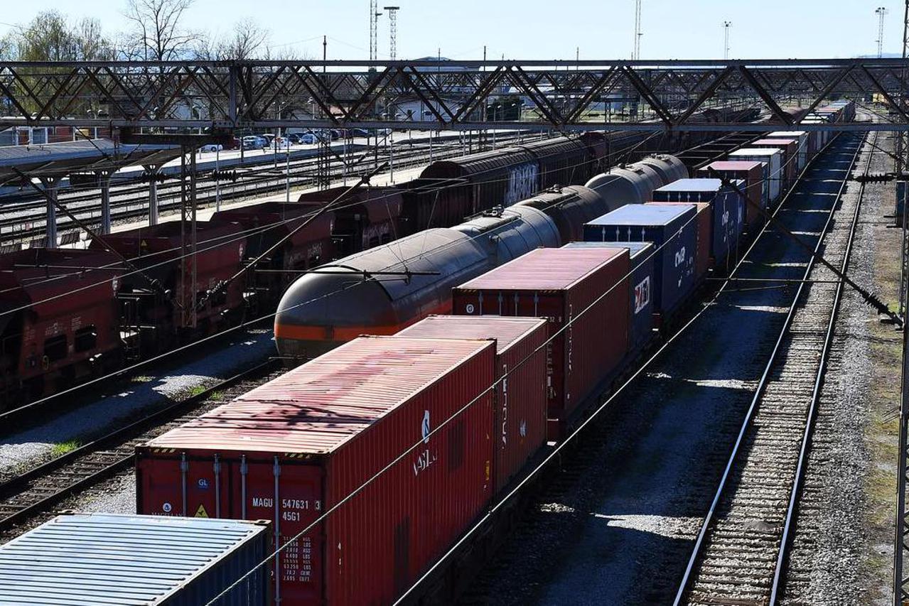 Teretni vagoni na željezničkom kolodvoru Slavonski Brod