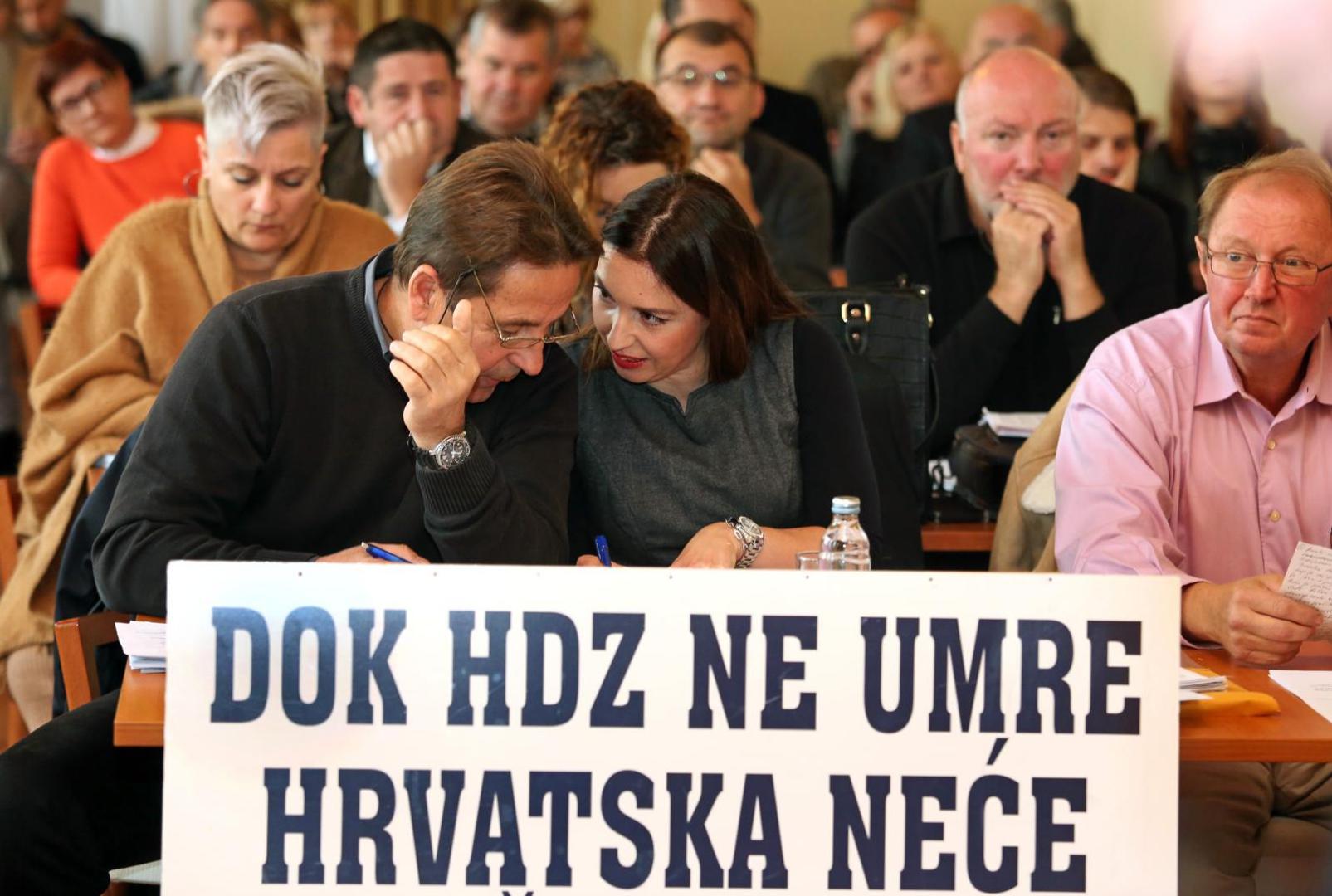 'Dok HDZ ne umre Hrvatska neće živjeti' - poručuje Petrina. 