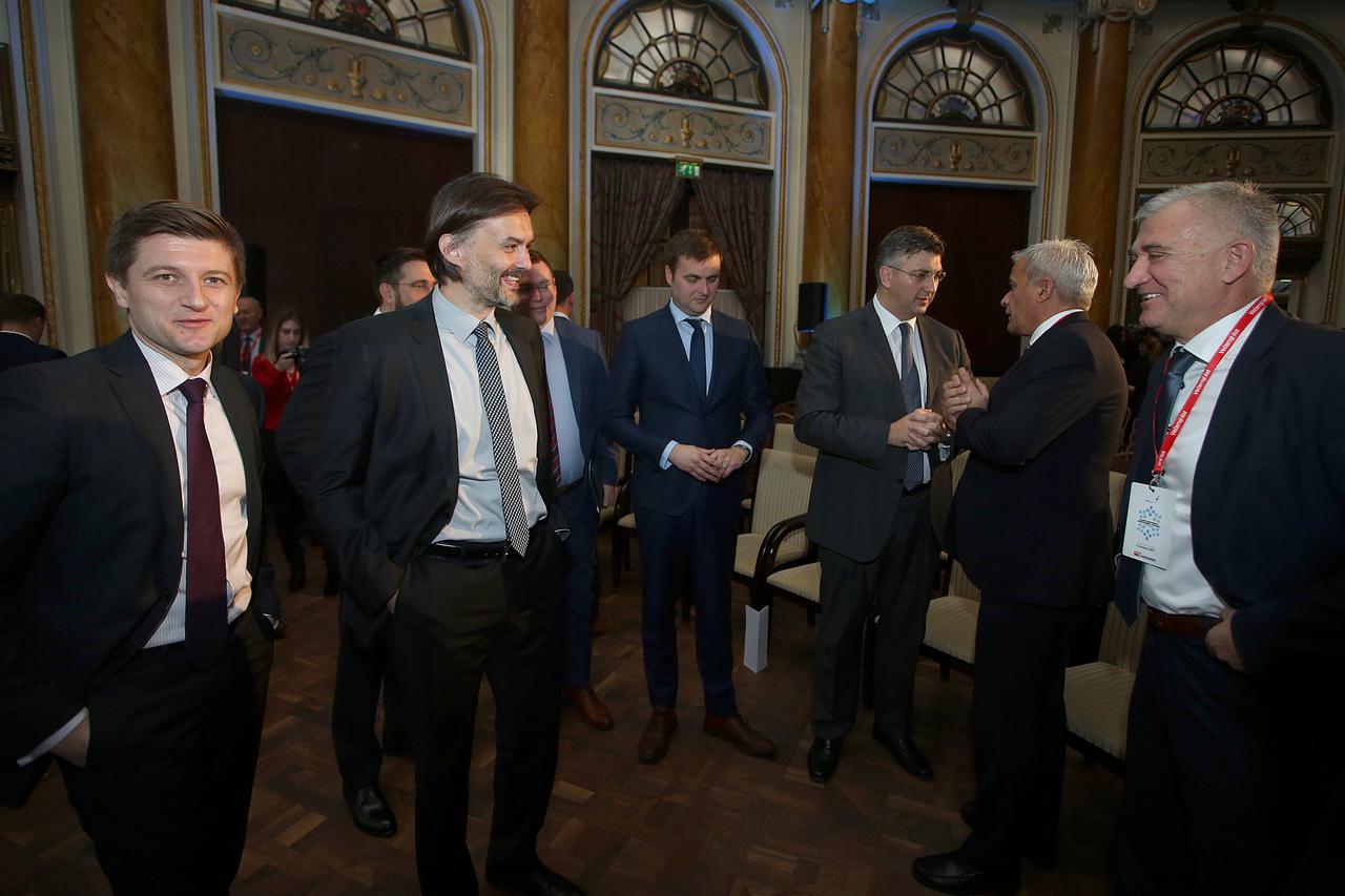 Svečanoj dodjeli nagrada prošle godine nazočili su premijer Andrej Plenković, ministri Zdravko Marić i Tomislav Ćorić u društvu s glavnim urednikom Večernjeg lista Draženom Klarićem