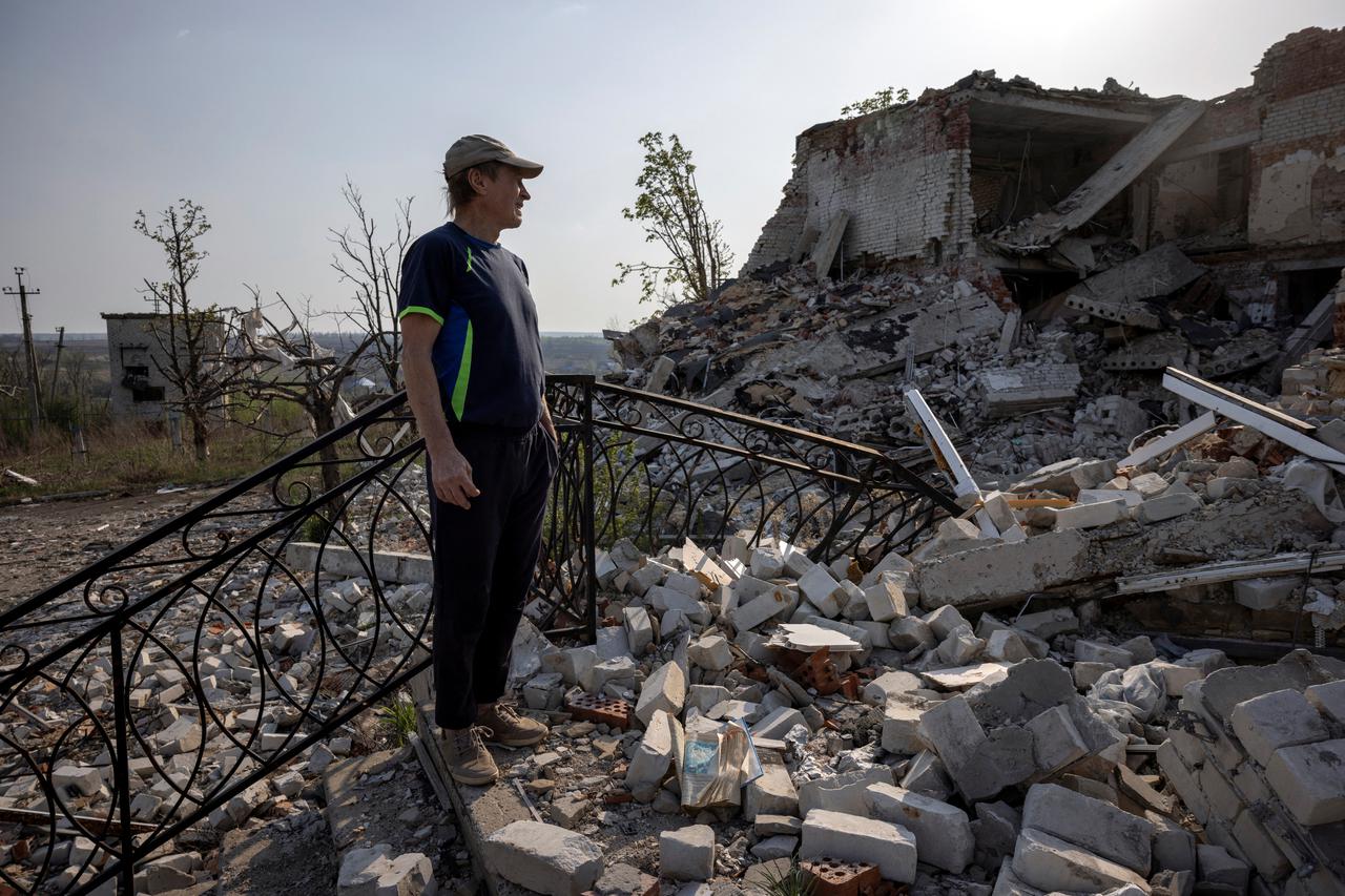 To match UKRAINE-WAR/FRONTLINE-CIVILIANS