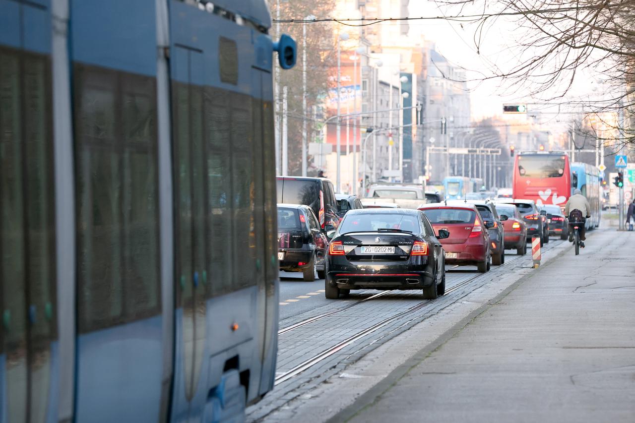 Zagreb: Jutarnja špica na Maksimirskoj