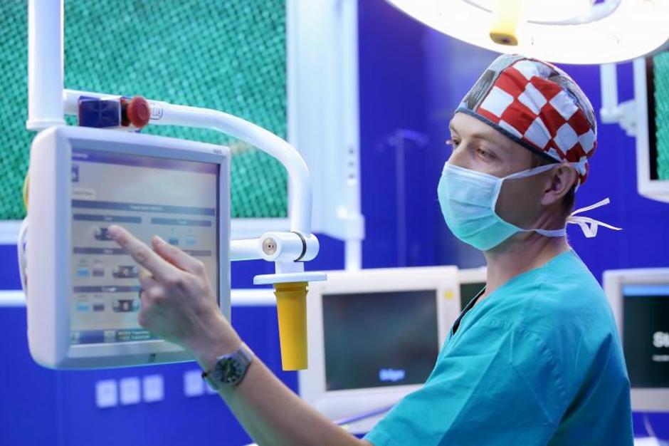 EndoALPHA operacijska sala