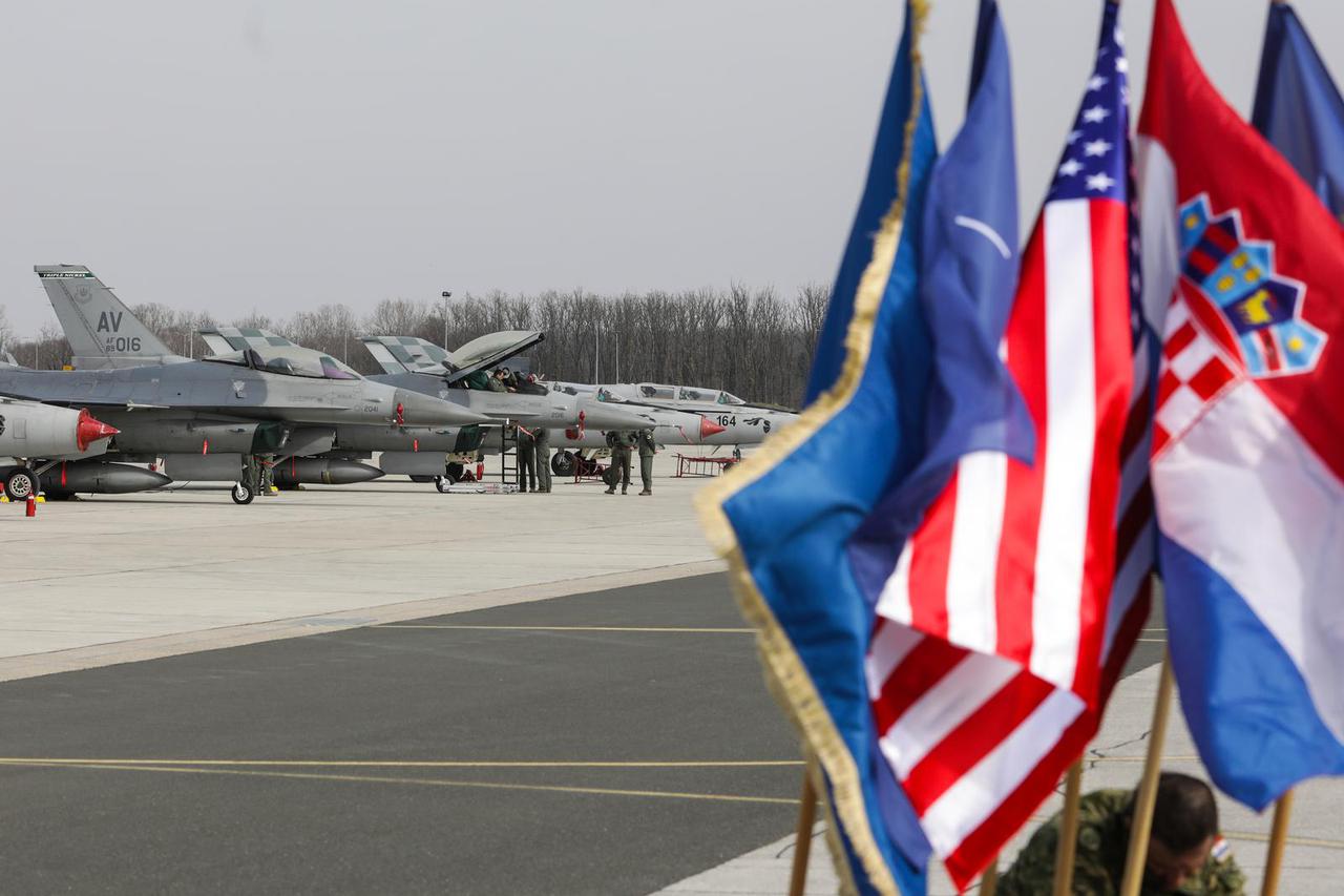 Američki F-16 na Plesu kao potpora kolektivnoj obrani NATO-a u jugoistočnoj Europi