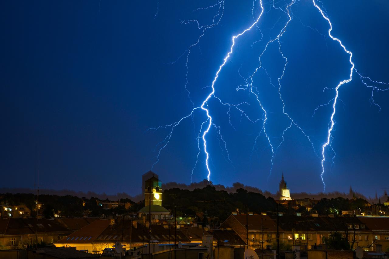 Grmljavinsko nevrijeme iznad Zagreba
